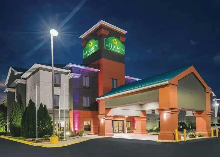 La Quinta Inn & Suites By Wyndham Louisville East