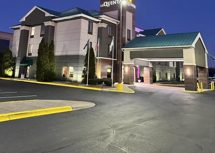 La Quinta Inn & Suites By Wyndham Louisville East