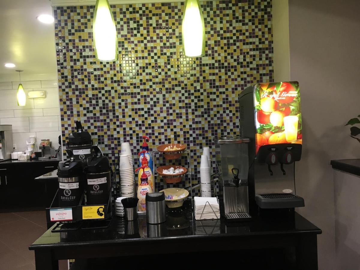 La Quinta & By Wyndham East Hotel 3*